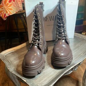 🤎 Dream Pairs boots brown vinyl lace up with zippers  Size 9 NIB 🤎